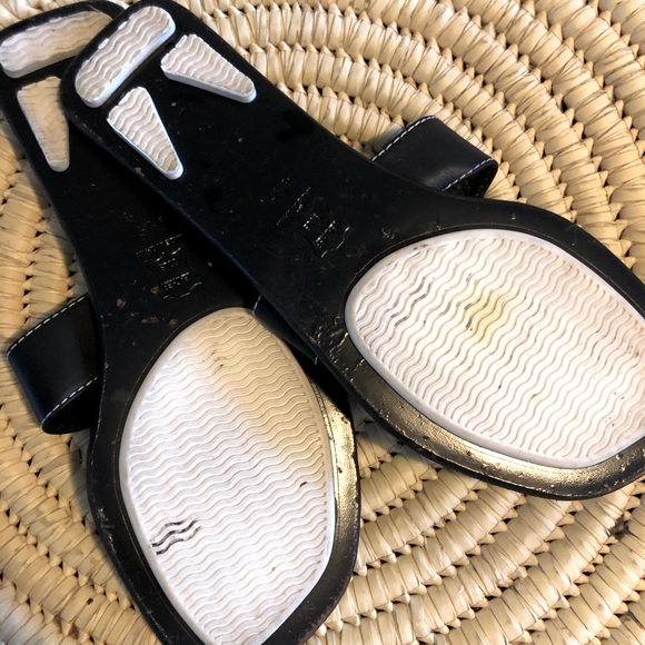 Michael Kors leather flip flops - Picture 3 of 4